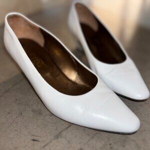 Vintage Paloma White Genuine Leather Kitten Heels 7.5B